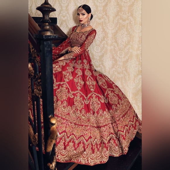 Uroos E Khaas By Aisha Imran -Red and Gold Bridal Lehenga- Pakistani & Indian - Picture 4 of 11